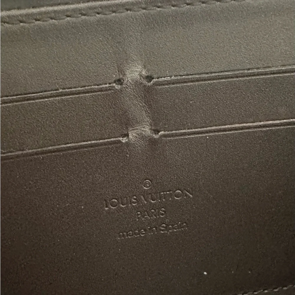 Louis Vuitton Vernis Amarante Zip‎ Around Wallet